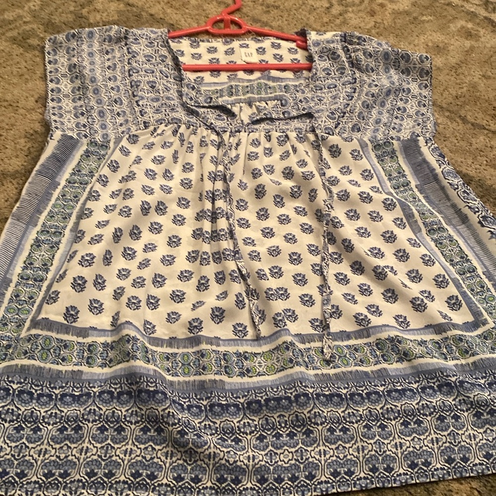 Woman’s shirt Gap